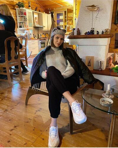  ,   Yana, 29 ,   ,   