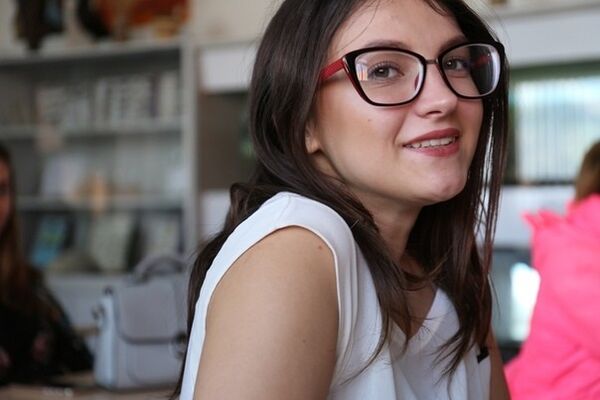  ,   Elena, 28 ,  
