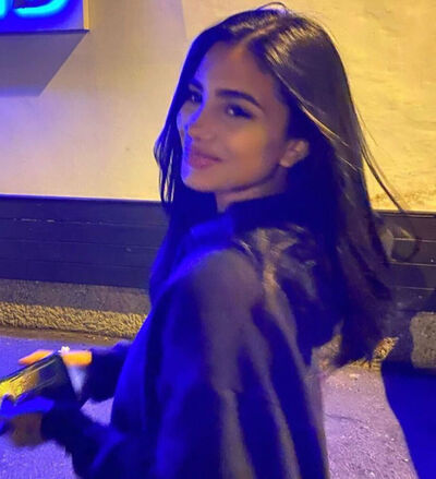  ,   Jdjsj, 25 ,   ,   