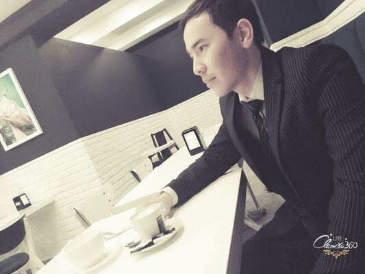  ,   John Uik_, 27 ,     , c 