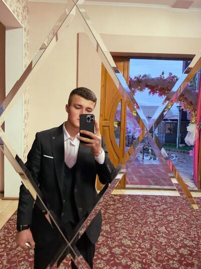  ,   John, 24 ,  