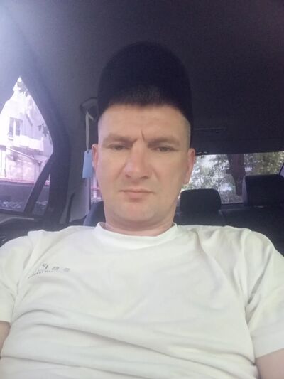  ,   Victor, 37 ,   ,   