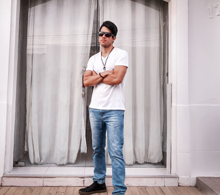  ,   Max Picanso, 41 ,     , c 
