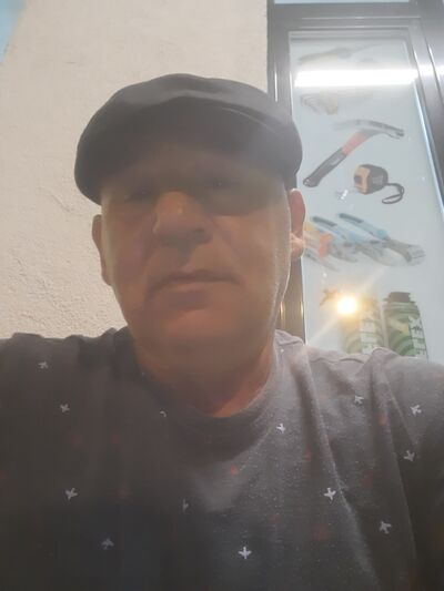  ,   Artur, 52 ,   ,   