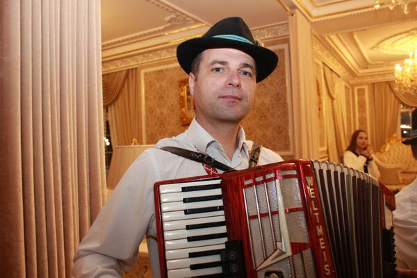  ,   Aleksandr, 45 ,   ,   , c 