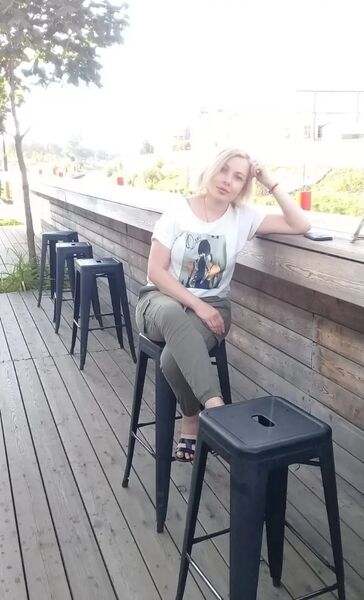  ,   Elena, 44 ,   c 