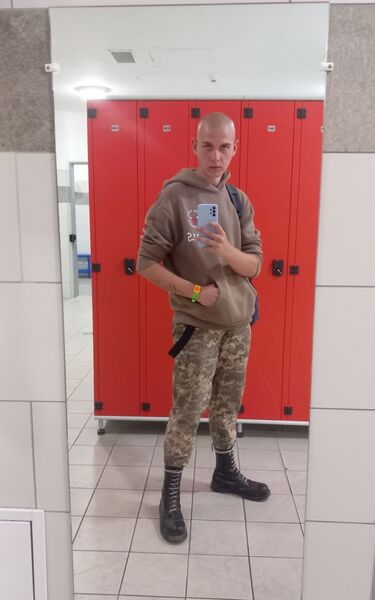  ,   Nikolas, 18 ,   ,   