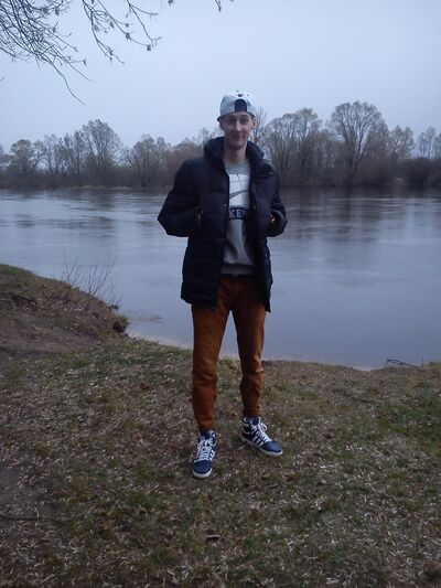  ,   Damian, 32 ,   