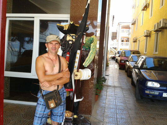   ,   Viktor, 55 ,   