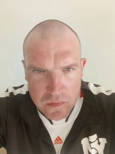  ,   Leon, 40 ,   ,   
