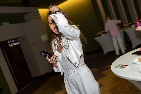  ,   Liubov, 40 ,   ,   , c 