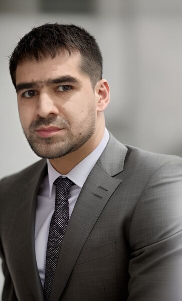  ,   Isroil, 33 ,   ,   