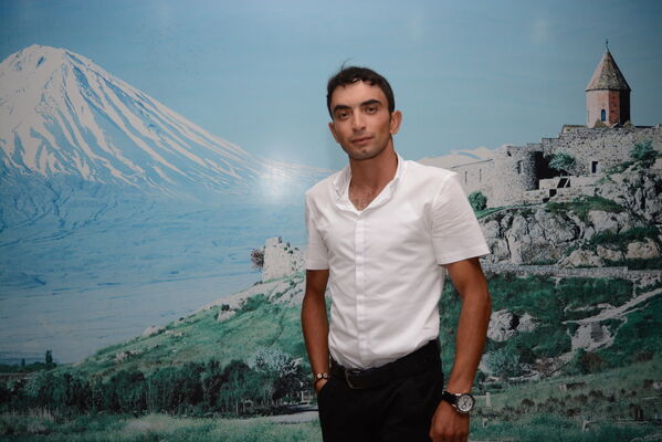  ,   Hovik, 33 ,   ,   , c 