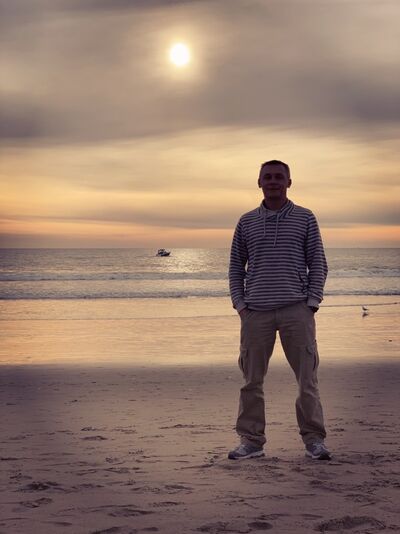  Woodland Hills,   Serega, 47 ,   ,   , c 