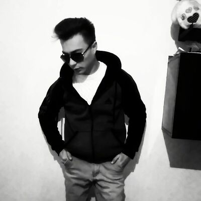  ,   YURA KHAN, 24 ,     , c 