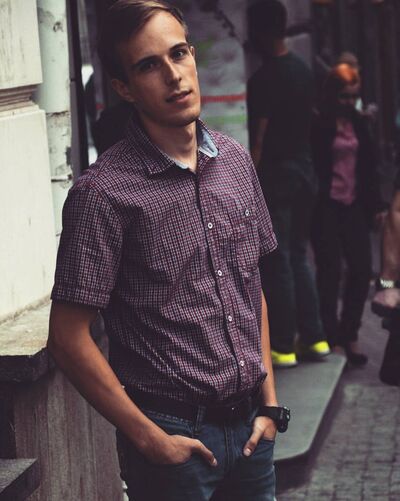  ,   Sasha, 32 ,   