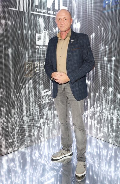  ,   Denis, 48 ,   ,   , c 