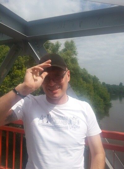  5679612  Pavell, 46 ,    