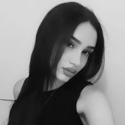  ,   Julia, 23 ,   ,   