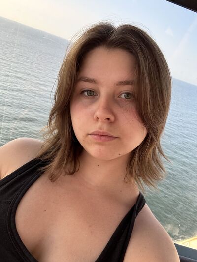 ,   Daryna, 18 ,  