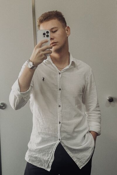 ,   Dominik, 20 ,   ,   
