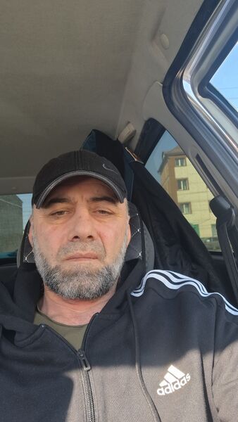  ,   Artur, 52 ,   ,   