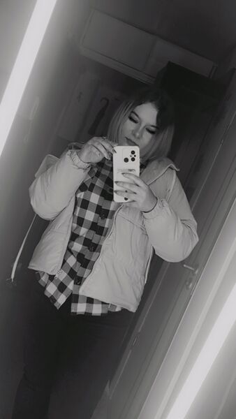  -,   K S E N I A, 28 ,   