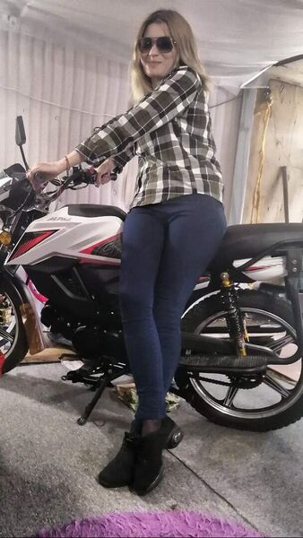  ,   Nika, 37 ,   c , 