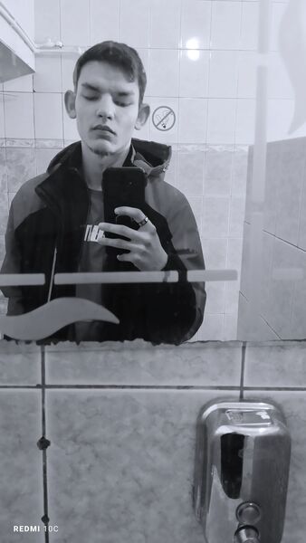  ,   Viktor, 21 ,   ,   