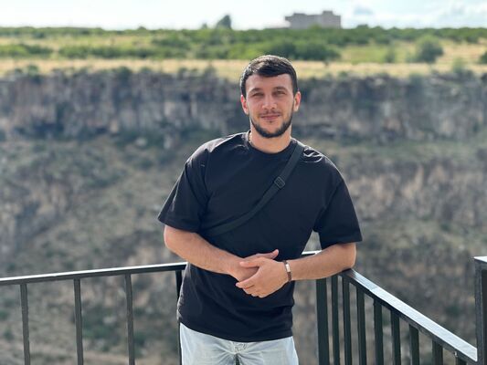  ,   Artyom, 29 ,   ,   