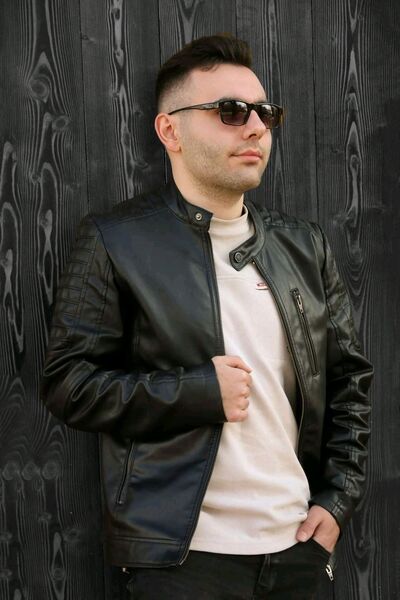  -,   Artur, 25 ,   ,   , c 