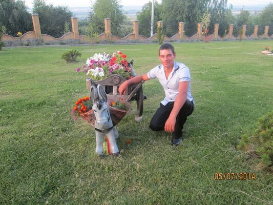  ,   Vitalii, 38 ,   