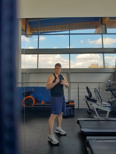  -,   Anton, 42 ,   ,   