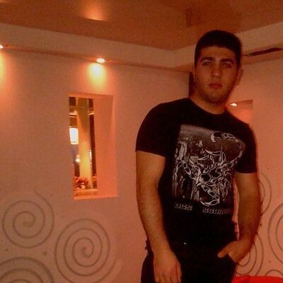  ,   Armen, 34 ,   