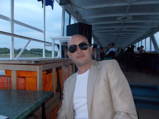  ,   Viktorio, 41 ,   