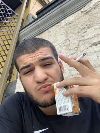  ,   Armen, 24 ,   ,   