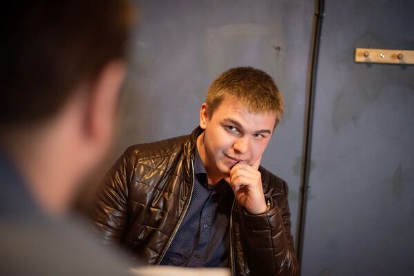  ,   Anton, 32 ,     , c 