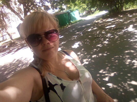  ,   Julia, 37 ,   ,   , c 