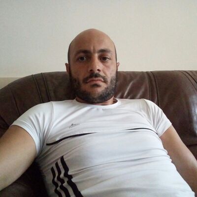  ,   Leon, 40 ,   