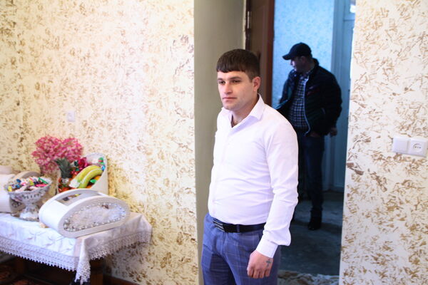  ,   Artyom, 32 ,   ,   