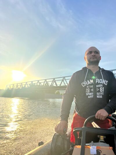  ,   Kostia, 37 ,   ,   