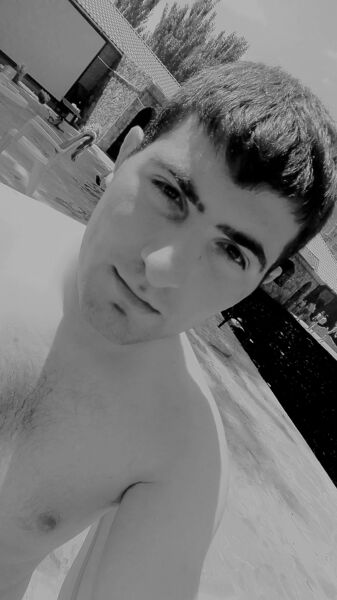  ,   Anton, 32 ,     