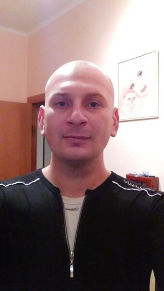  West Hollywood,   Artur, 41 ,   ,   , c 