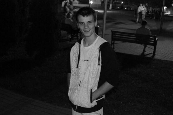  ,   Alex, 32 ,   