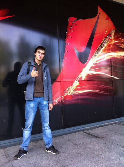  --,   Neznakomec, 31 ,   ,   