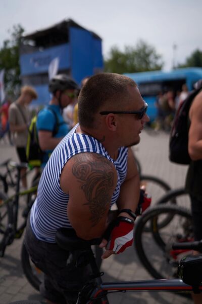  ,   Denis, 38 ,     , c 