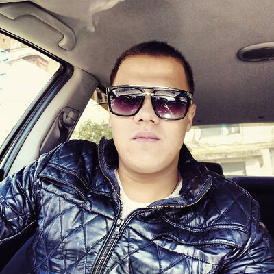  ,   Oleg, 32 ,   