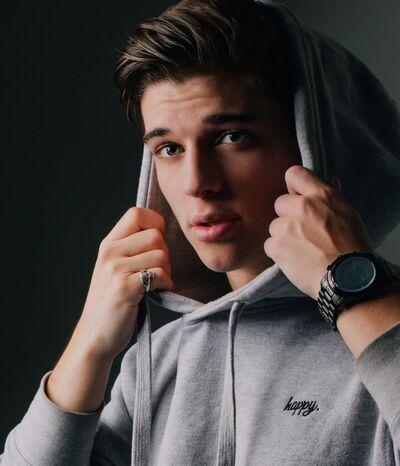  ,   Alisher, 19 ,   ,   