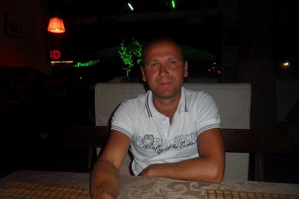  ,   Majkl, 44 ,   , 