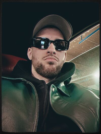  ,   Mihails, 32 ,   ,   